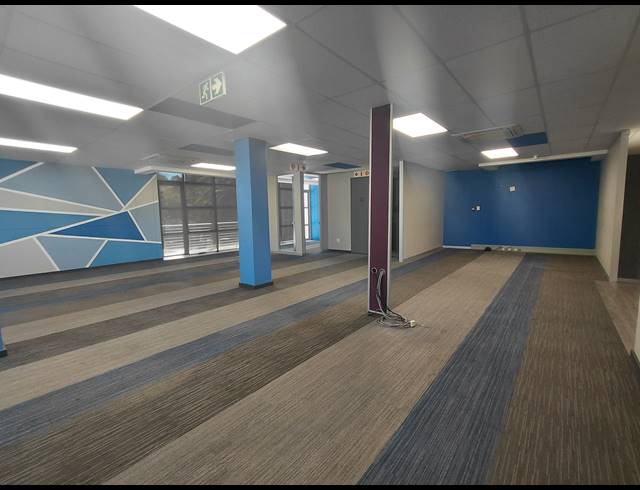 358M² OFFICE FOR SALE IN LYME PARK